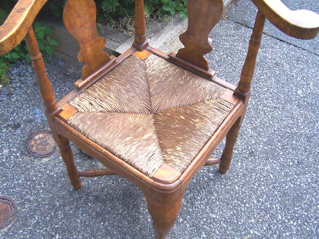A Queen Anne period Maple Roundabout/Corner chair, probably Rhode Island, circa 1760-1790 — image 3
